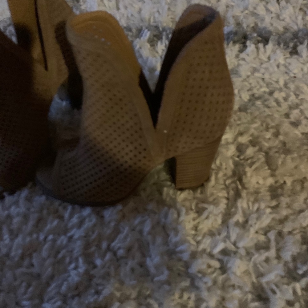 Lucky Brand - Picture 2 of 4